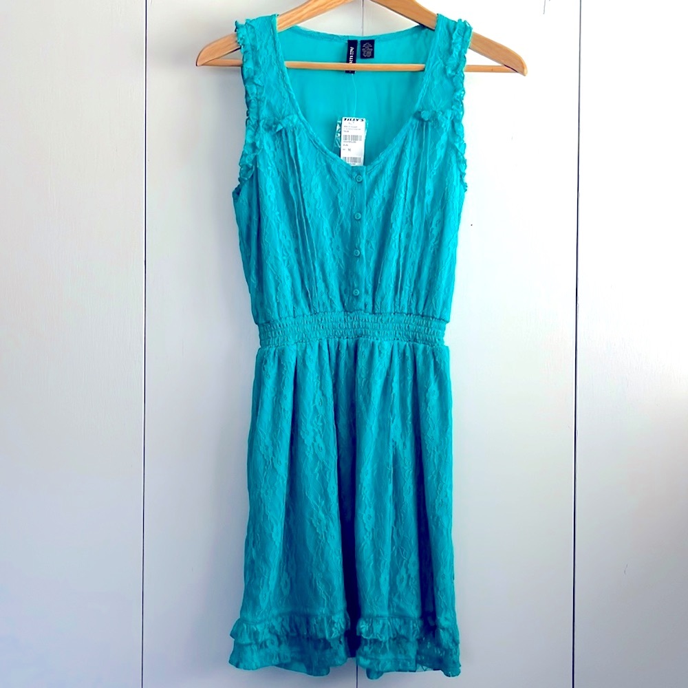 Full Tilt women’s sleeveless lace top